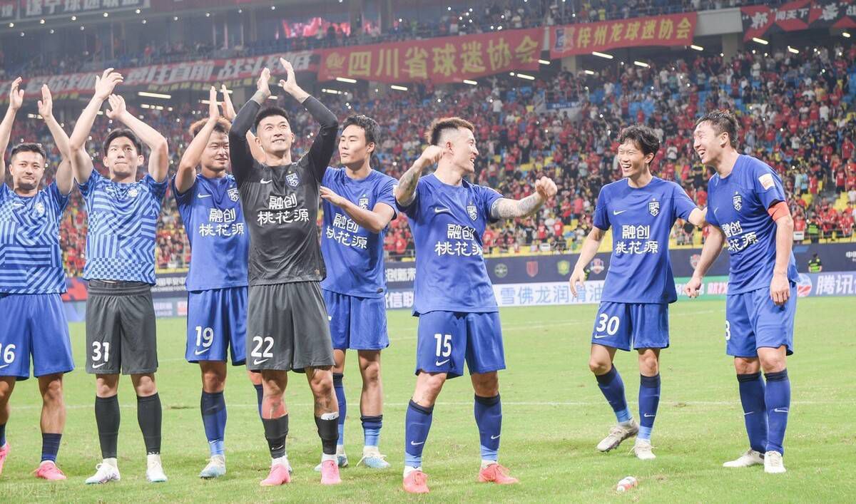 “这名球员将在伯纳乌现场观战皇马对阵比利亚雷亚尔的比赛，与弗洛伦蒂诺的会面也在日程安排当中。
